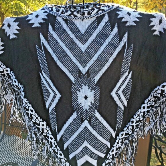 Women's Black & White Fringe Wrap Poncho Shawl Southwestern Arrow Print $50 - Picture 2 of 6